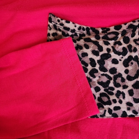 Zenana Red Long Sleeve Top Leopard Animal Print Pocket Women's Large L EUC - Picture 5 of 8